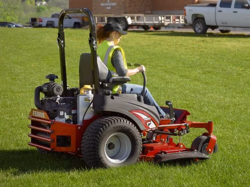 Ferris F320Z Series w/ 61" iCD Mower Deck (F320ZKAVE3061)