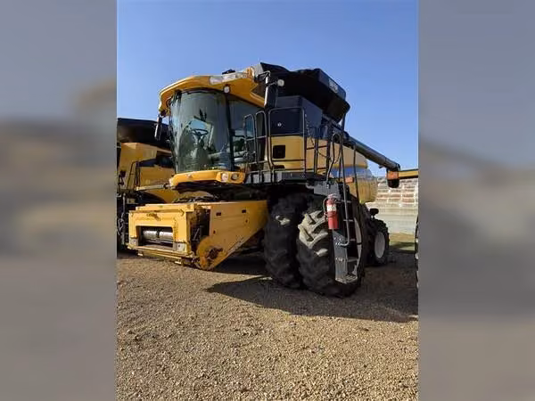 New Holland CR9070