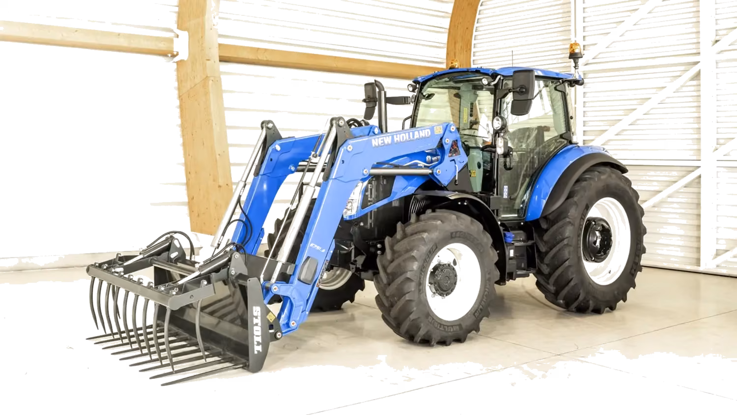New Holland 825TL