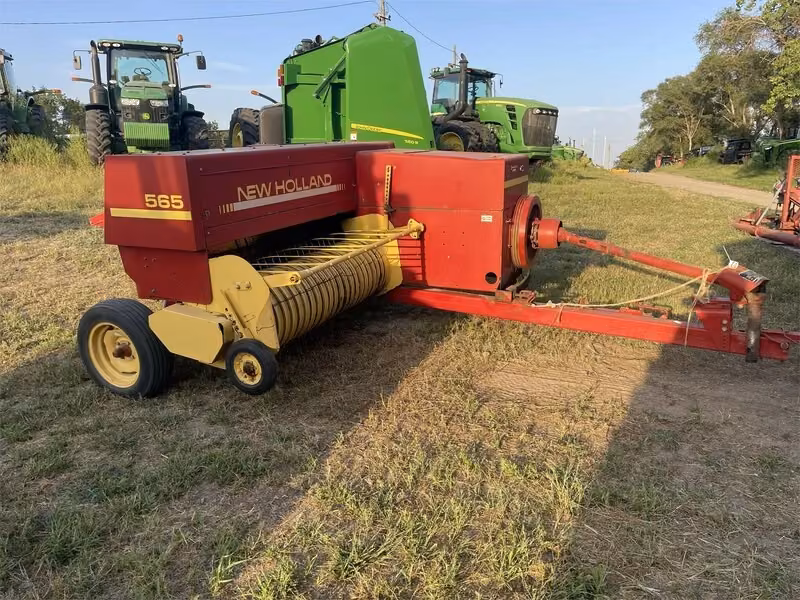 New Holland 565