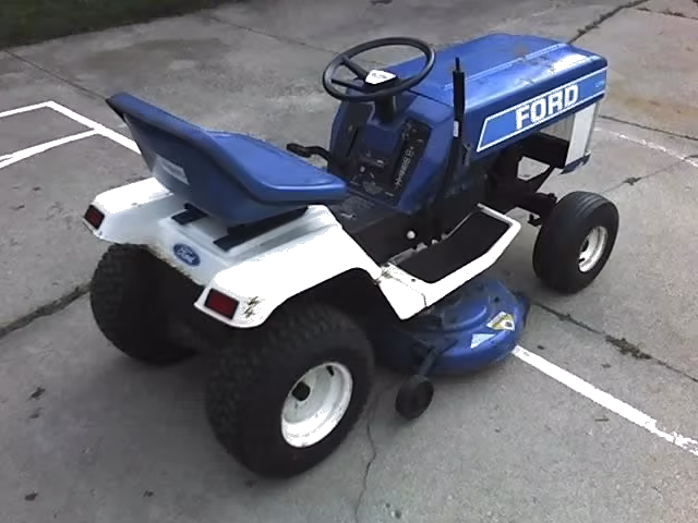 New Holland LT8