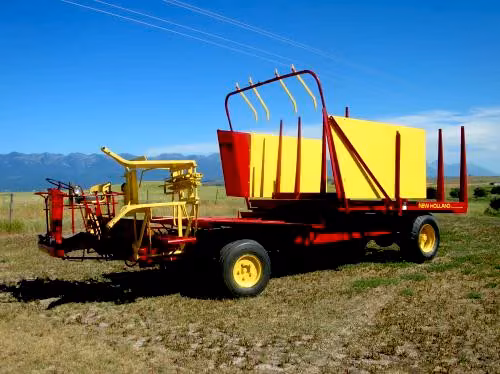 New Holland 1046