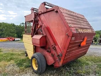 New Holland 851