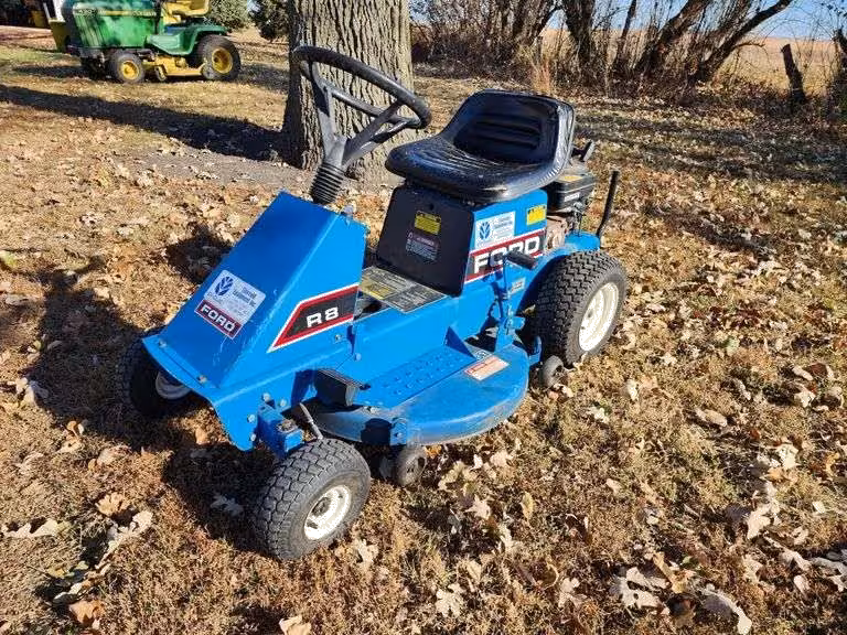 New Holland R8