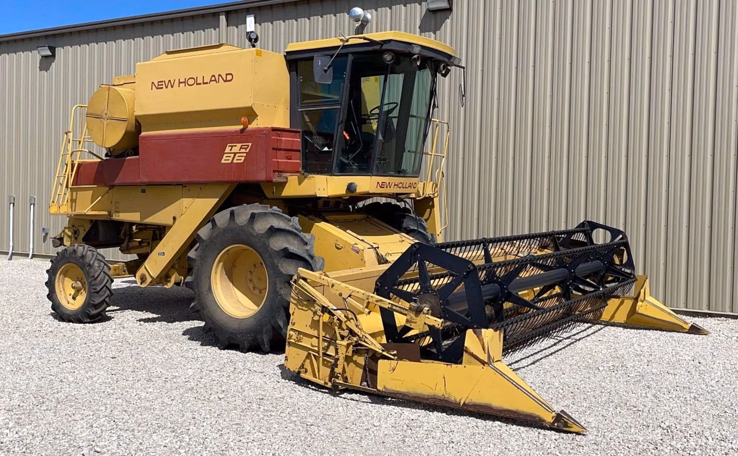 New Holland TR86