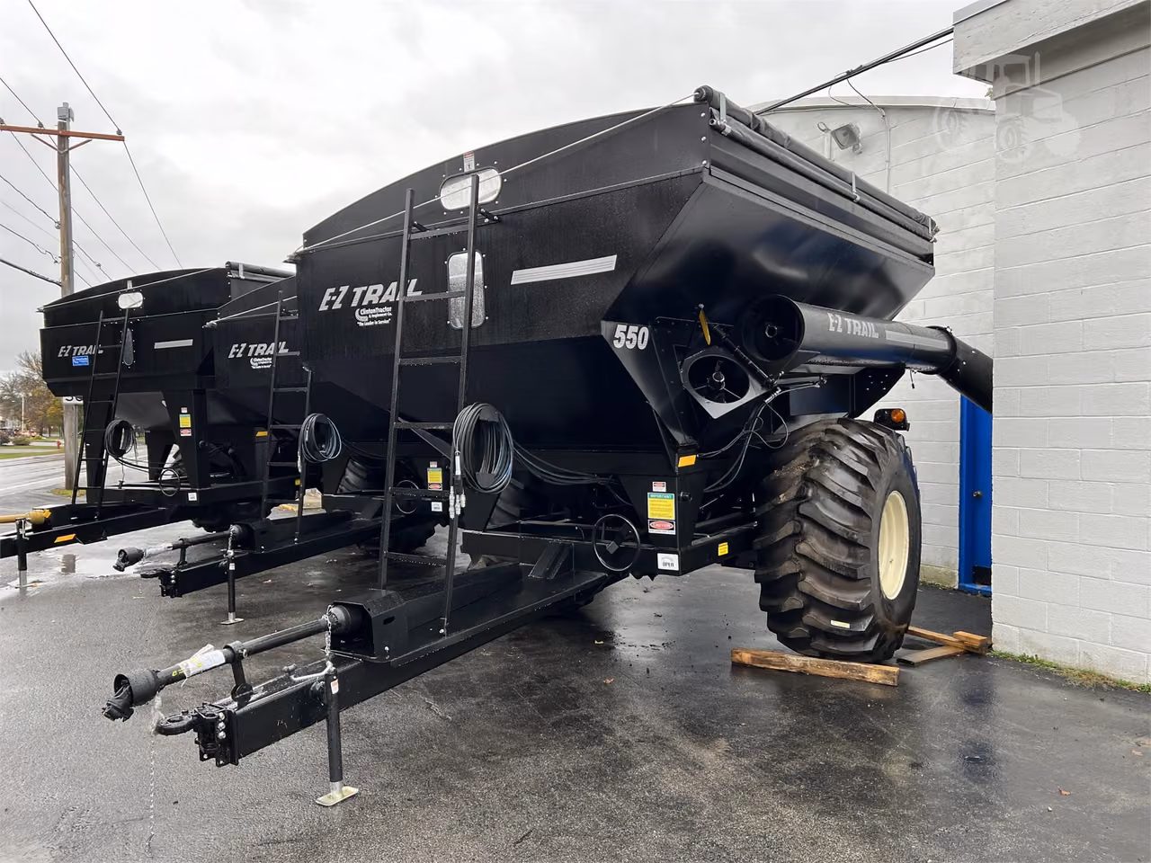 2023 EZ Trail 550 Grain Cart