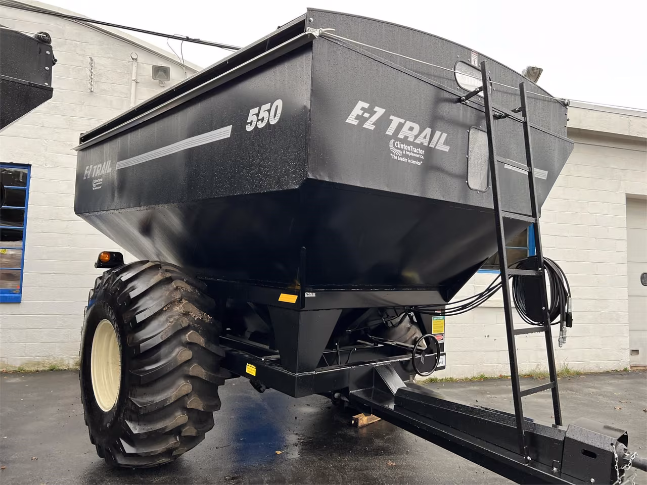2023 EZ Trail 550 Grain Cart