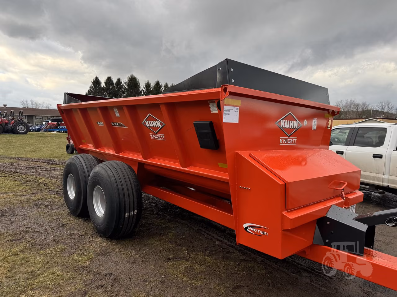 2026 Kuhn SL124T Manure Spreader