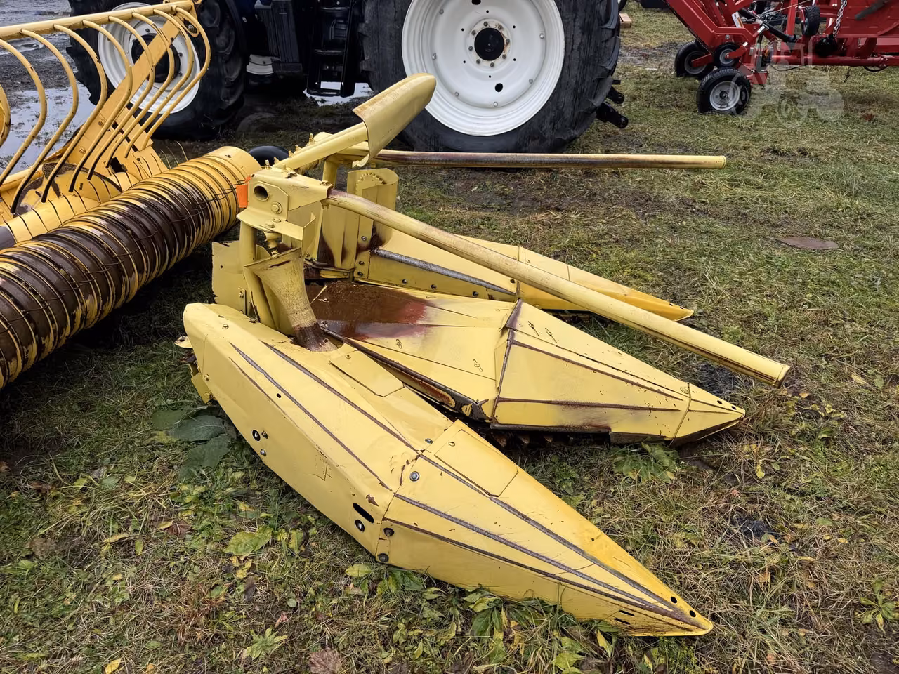 New Holland 824 Forage Header