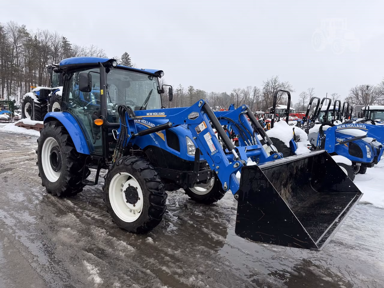New Holland WORKMASTER 65 40 to 99 HP Tractor