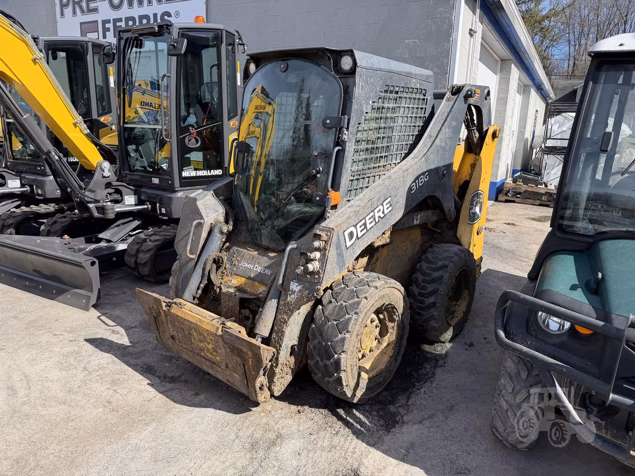 John Deere 318G Skid Steer