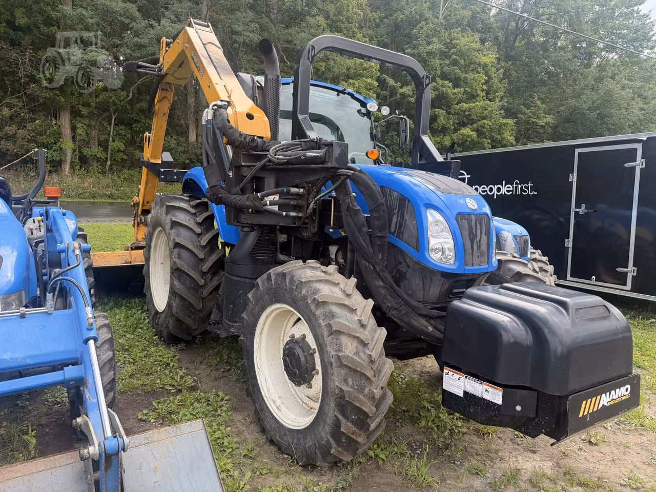 New Holland TS6.110 100 to 174 HP Tractor