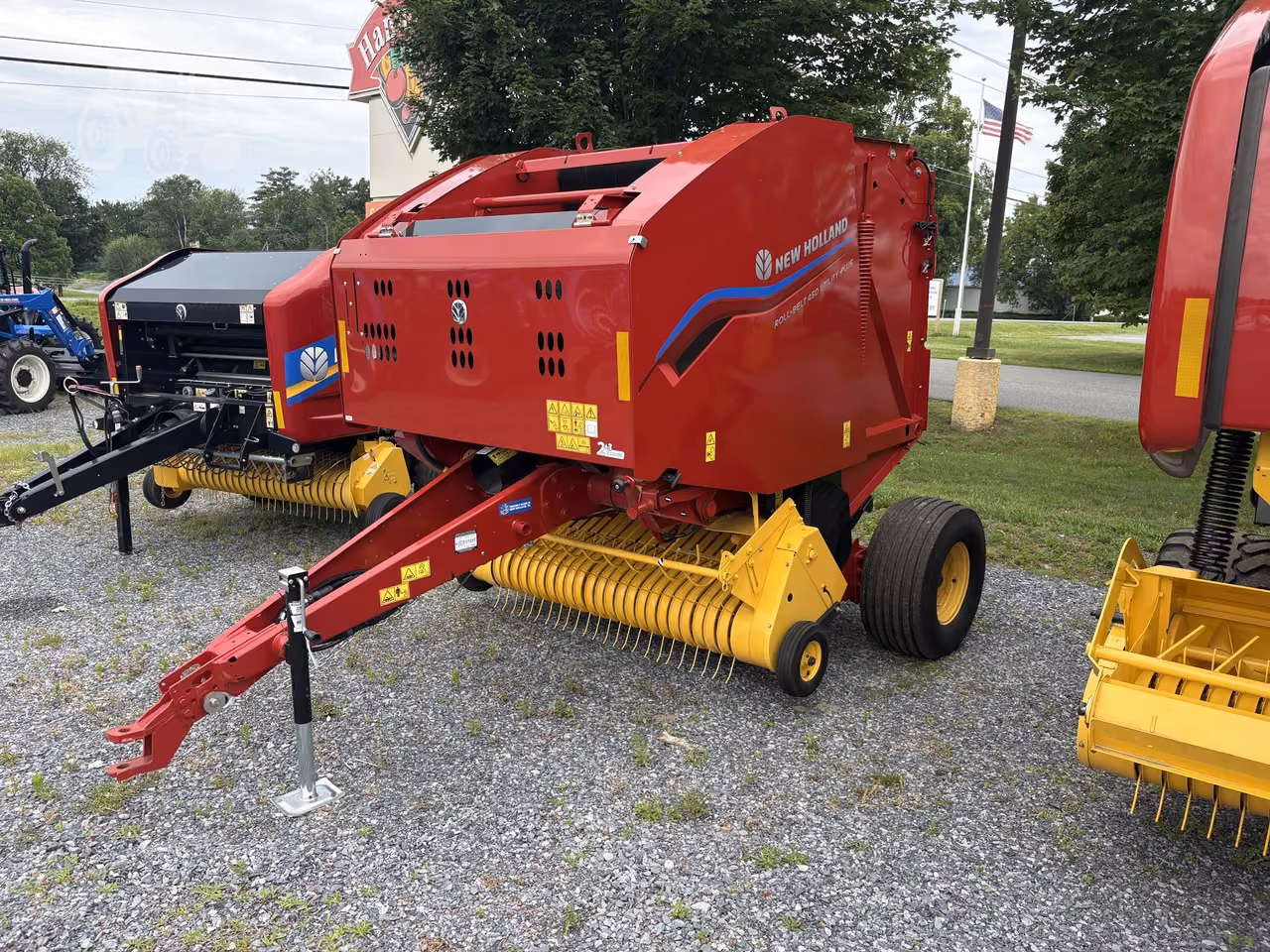 2025 New Holland ROLL-BELT 450 UTILITY Round Baler