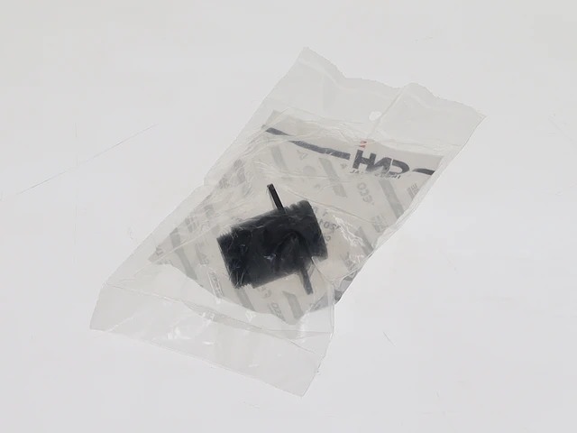 Elec Connector 3 Cavities, Black — fits 74 models across the New Holland lineup — 82015694
